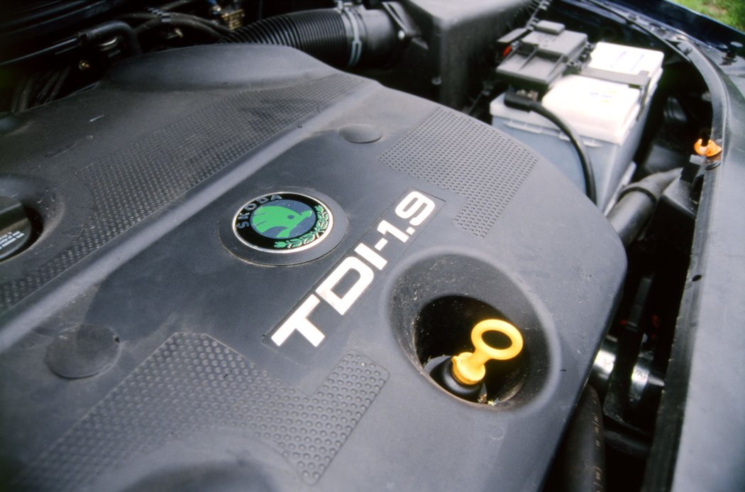 Nejoblíbenější je diesel 1.9 TDI. Zde verze 66 kW, silnější 81 kW prozradí červené „I“.