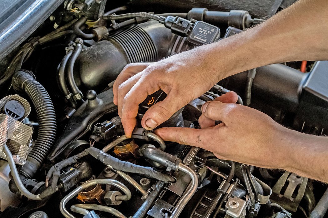 Kvůli vyšším vstřikovacím tlakům se na trubky přidávají gumové tlumiče vibrací. Od roku 2013 (třeba ve vozech Rapid) je 1.6 TDI mají už standardně.