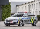 Model Škoda Superb se stal spolehlivým partnerem dálničních hlídek.