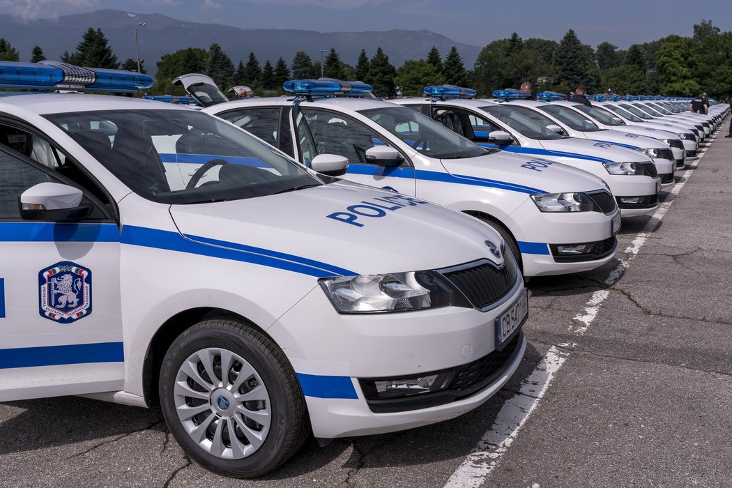 Bulharská policejní vozidla Škoda Rapid.