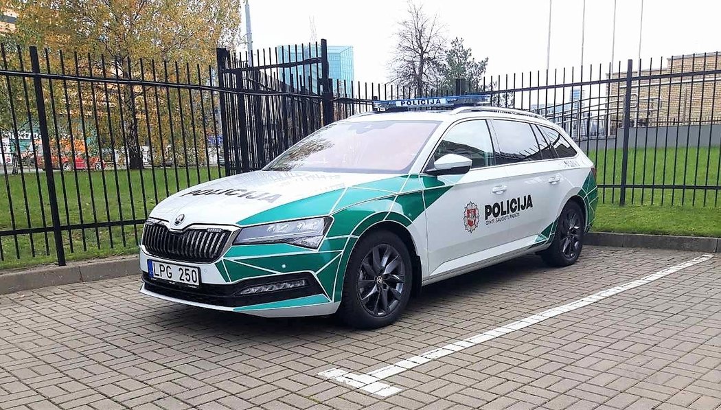 Policejní speciál Škoda Superb slouží také v Litvě.