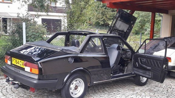 V Česku je na prodej unikátní Rapid Cabrio. Tuhle verzi Škoda prodávala v Británii
