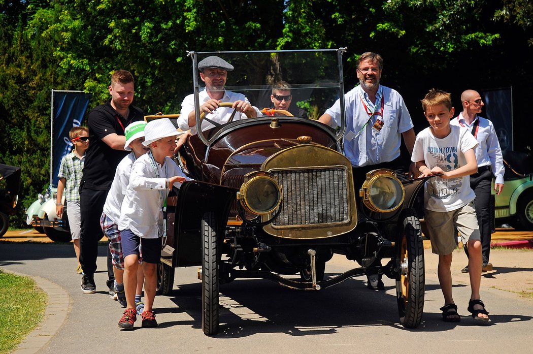 Concours d´ Elegance Chateau Loučeň 2015