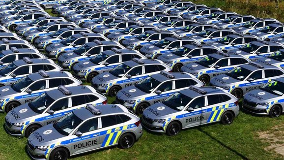 Policie převzala prvních 200 upravených vozidel Škoda Scala