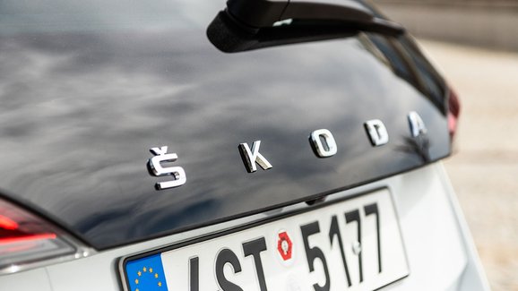 Škoda slaví 125 let akční nabídkou. Výhodně teď pořídíte Karoq, Scalu i Fabii