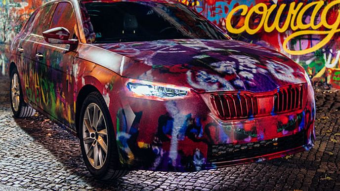 Škoda Scala se představuje jako streetartový objekt u Lennonovy zdi Škoda Scala se představuje jako streetartový objekt u Lennonovy zdi