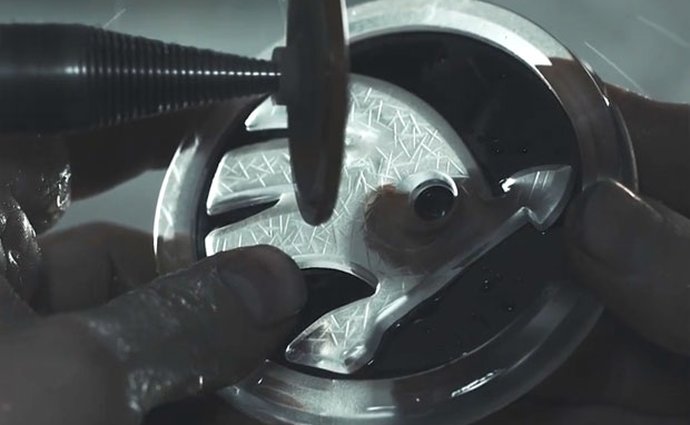 Škoda Superb Black Crystal: Jak se vyráběly unikátní křišťálové díly (video)