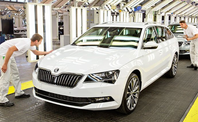 Škoda spustila v Kvasinách výrobu nového Superbu Combi