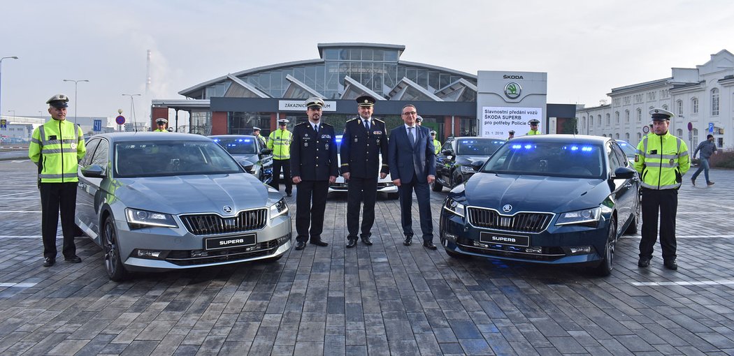 Policie ČR převzala první várku nových Superbů