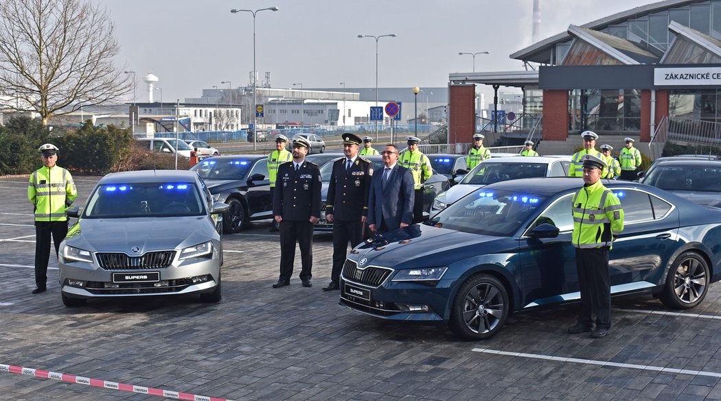 Policie ČR převzala první várku nových Superbů