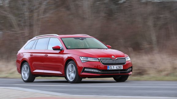 TEST Škoda Superb Combi iV – Se šňůrou a nádrží poprvé