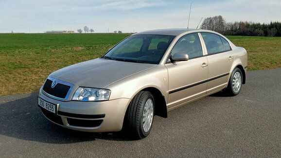 Tato Škoda Superb najela jen 22.000 km a je na prodej. Cena budí vášně