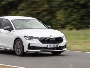 TEST Škoda Superb Sportline 2.0 TSI – Ještě pořád chcete diesel?