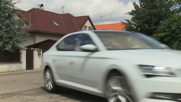 TEST Škoda Superb 1.6 TDI – Nejslabší, nemáte padáka