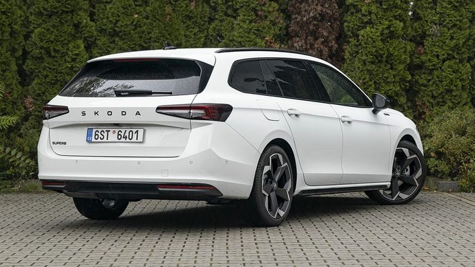 Škoda Superb Combi 1.5 TSI 7DSG Škoda Superb Combi 1.5 TSI 7DSG