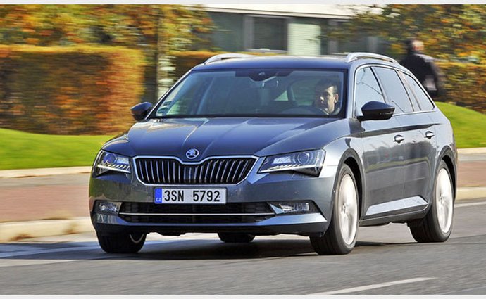 skoda superb testy strednitrida