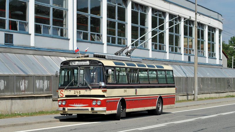 zhledem k základu ve Škodě ŠM 11 byl vyvíjený trolejbus vozidlo s dvěma nápravami a samonosnou karoserií.