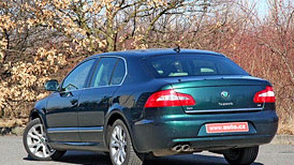 TEST Škoda Superb 2,0 TDI DSG 4x4 – Dva pedály bez prokluzu