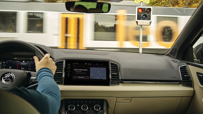 Škoda testuje v aplikaci Traffication varování před vlaky Škoda testuje v aplikaci Traffication varování před vlaky