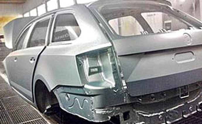 Škoda Octavia Combi III v lakovně: První foto