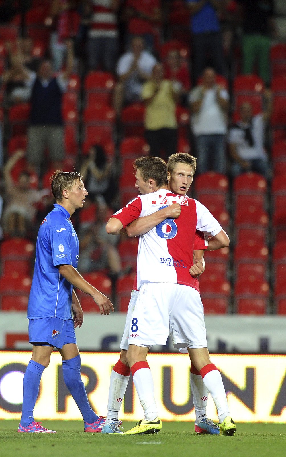 Záložník Jaromír Zmrhal a útočník Milan Škoda jsou klíčovými hráči Slavie, té by se ale hodily peníze za jejich prodej