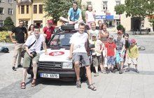 Česká dvojice se vydala na celosvětový sraz skautů: Se škodou na inzerát jedou do Japonska!