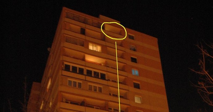 Žena skočila z 13. patra paneláku na rohu Heyrovského a Jánského ulice