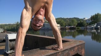 Čech skáče do vody z 27 metrů: Strach mám vždycky. Je to jako stát v plavkách v desátém patře a pak skočit dolů