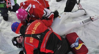 Děsivý pád Hájka! Skokan zázračně vyvázl, v sobotu může skákat