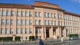 Skandál v Brně: Radnice chystala potají sloučení škol v Bronxu, lidé se tvrdě postavili proti