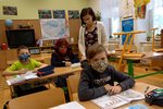 Školy jsou již týdny uzavřené. V Česku vládne distanční výuka.