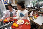 Školní jídelny obsah toxických látek v jídle moc neovlivní. (Ilustrační foto)