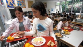 Jídlo ze školních jídelen zůstalo v paměti snad kažédho z nás, přitom i tam se dá jíst dobře, zdravě a levně