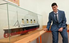 Jakub u maturity zabodoval: Vyrobil plovoucí model Titaniku! 