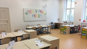 V Karlíně otevřela nová škola, kde děti nebudou dostávat známky.