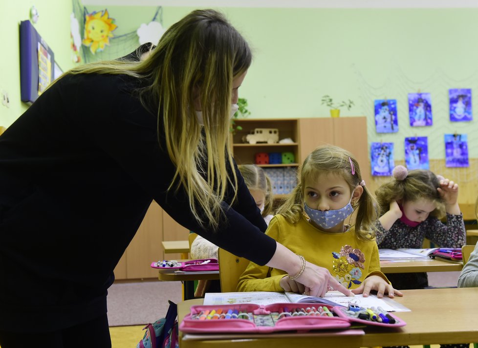 Základka v Olomouci: Do školy se vrátily pouze děti z 1. a 2. tříd (4.1.2021).
