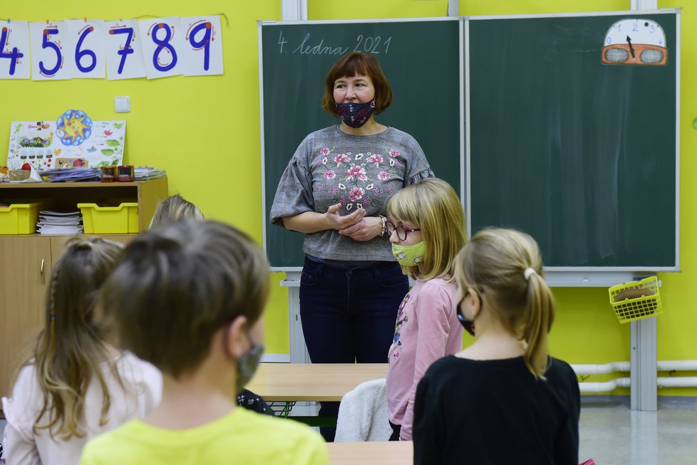 Základka v Olomouci: Do školy se vrátily pouze děti z 1. a 2. tříd (4.1.2021).