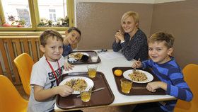 Školáci v Praze 1 obědvají podzimní menu.