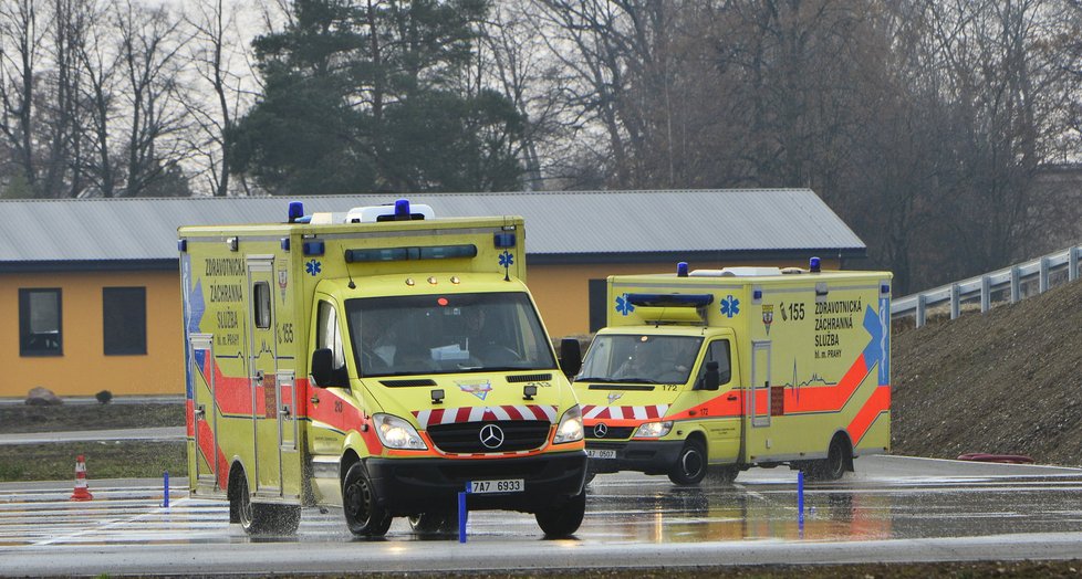 I řidiči záchranky musí být skvěle připraveni na rozmary počasí a různé nečekané situace.