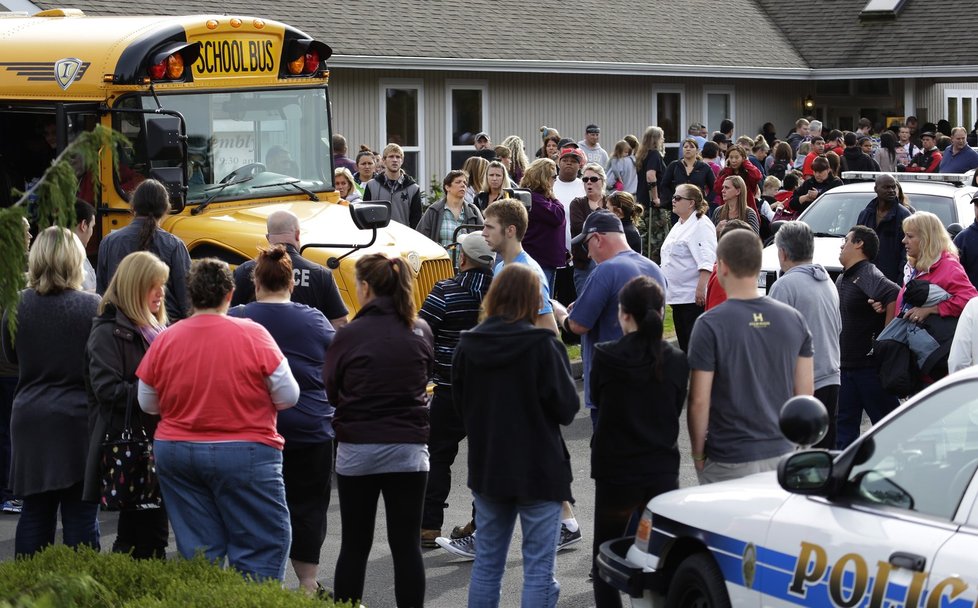 Studenti museli být ze školy evakuováni.