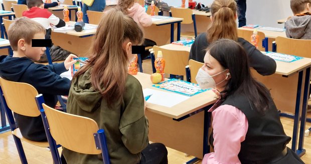 Začlenění dětí Ukrajinců do škol: Náklady 12,3 miliardy, zvládneme 125 tisíc žáků, zní z vlády