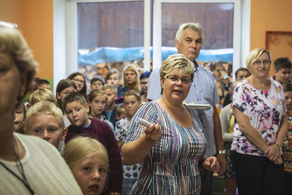 Prvňáci při zahájení nového školního roku 2. září 2019 na základní škole v Českém Rudolci na Jindřichohradecku.