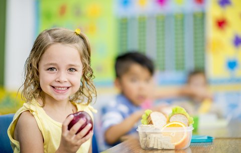 A co svačí vaše děti? Soutěž Zdravá 5 přináší tipy na zdravé jídlo