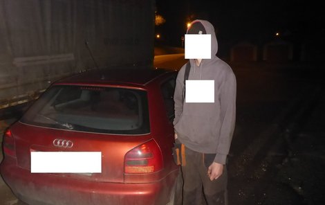 Přes třicet kilometrů ujel na jihu Čech patnáctiletý chlapec ve voze Audi A3, než ho zastavila policejní hlídka. 