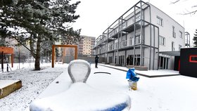 Brno zrekonstruovalo objekt bývalé školky a kromě malých dětí je v něm i 16 bytů pro seniory.