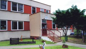 Mateřská škola v děčínských Boleticích přišla o ředitelku. V práci ji přistihli opilou.