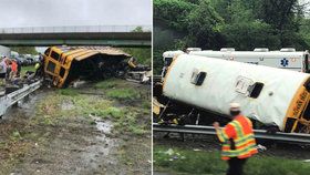 Tragická nehoda školního autobusu v USA