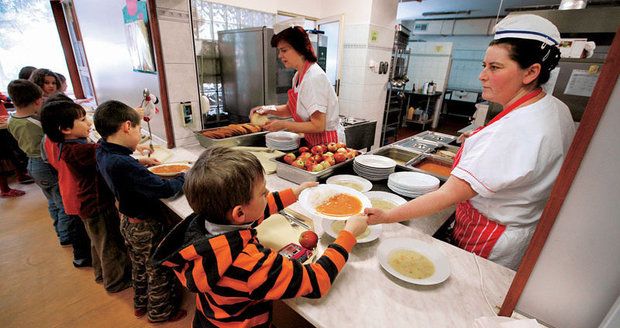 Obědy zdarma pro 170 tisíc dětí. Návrh ministra Plagy většinu rodin nepotěší