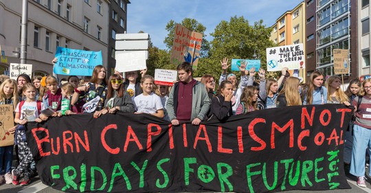 Spalte kapitalismus, ne uhlí! Školní stávka v Kolíně n. Rýnem.
