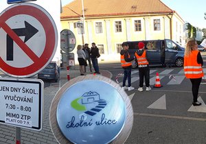 V Horních Počernicích se rozjel pilotní projekt Školní ulice, zaměřený na bezpečnost dětí při cestě do školy.